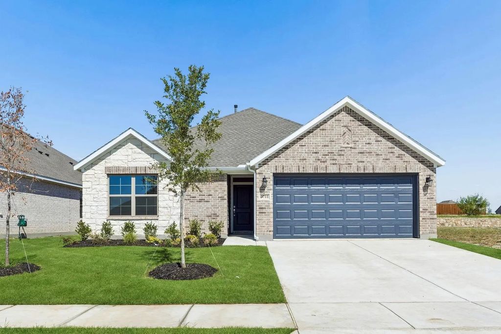 3711 Brewster, Royse City