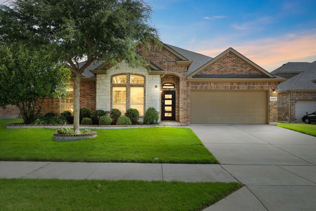 8928 Jewel Flower Drive, Fort Worth