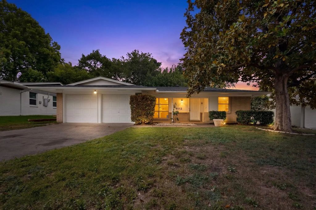802 Wisteria Way, Richardson