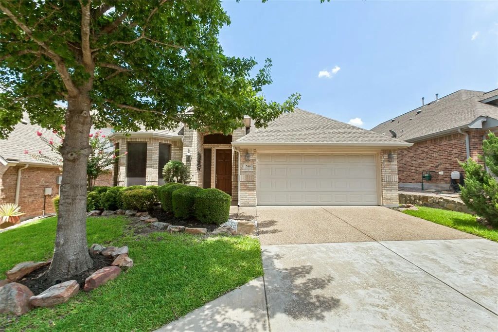 709 Pelican Hills Drive, Fairview