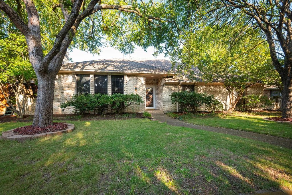 10319 Cimmaron Trail, Dallas