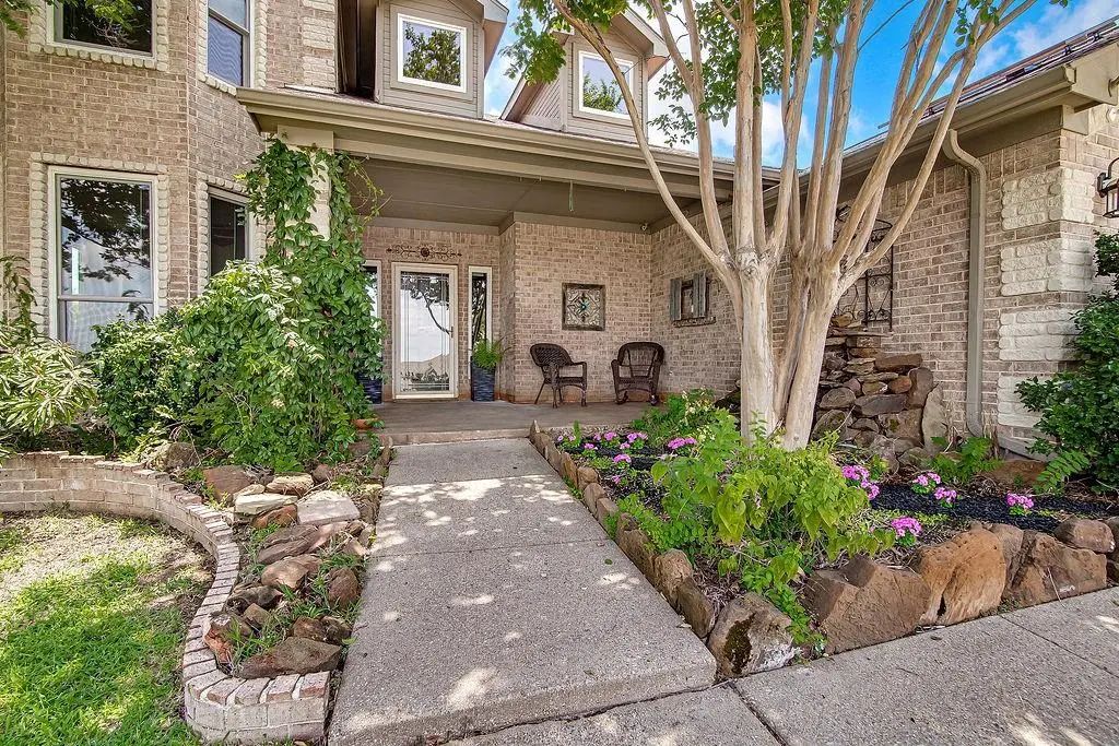 800 Joshua Drive, Burleson