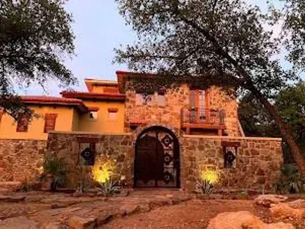 9700 Lark Lane, Fort Worth