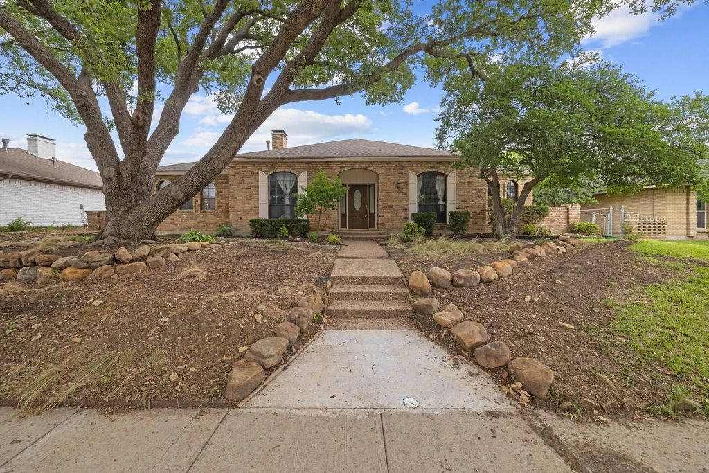1527 Estates Way, Carrollton
