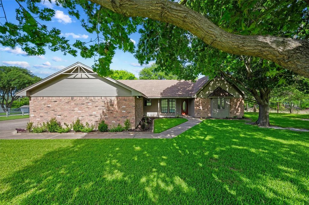 217 Paint Pony Trail N, Fort Worth