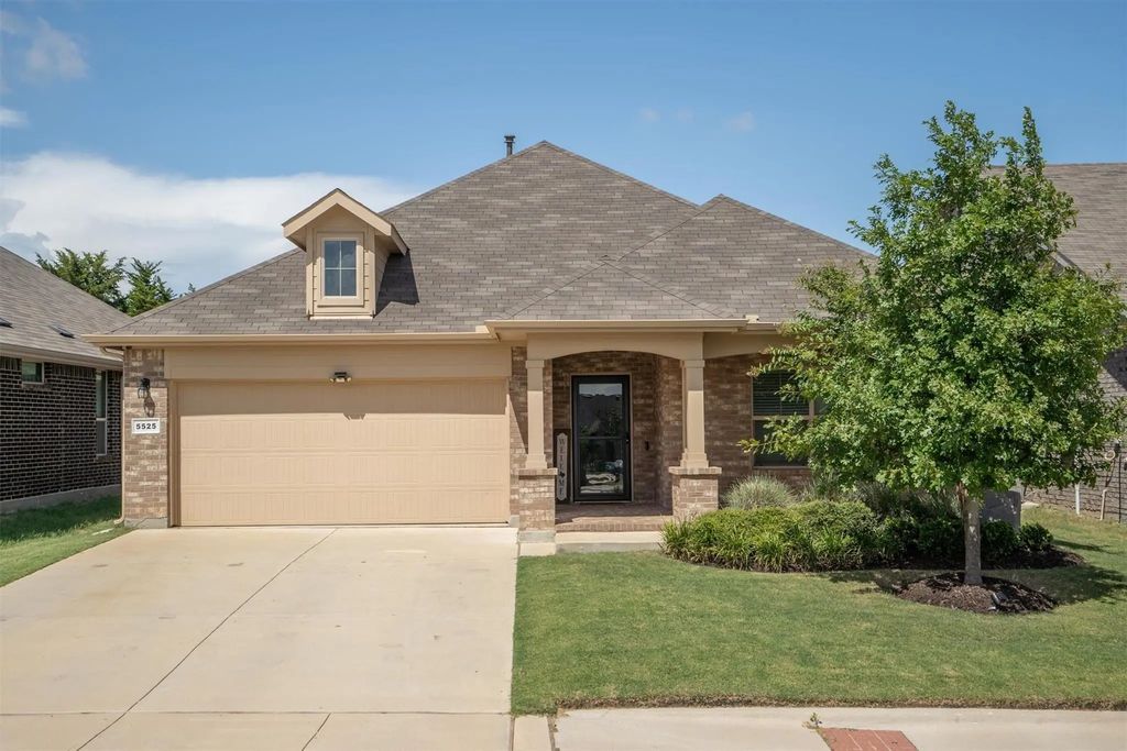 5525 Round Hill Road, Denton