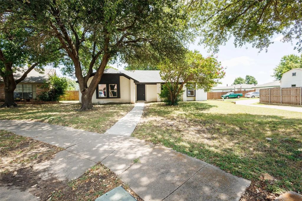 2437 Trenton Circle, Mesquite