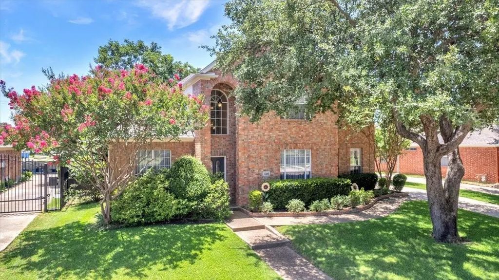 1300 Yellowstone Lane, Carrollton