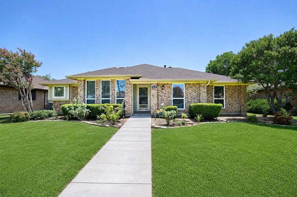 1610 Belltower Court, Lewisville