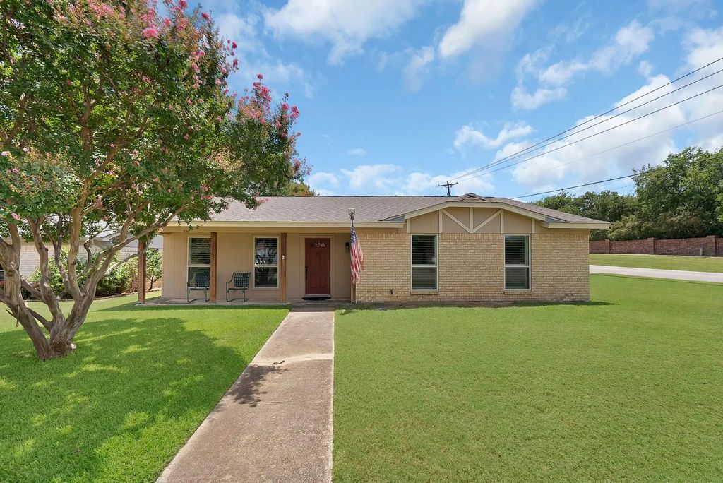 600 Mountain Laurel Lane, Bedford