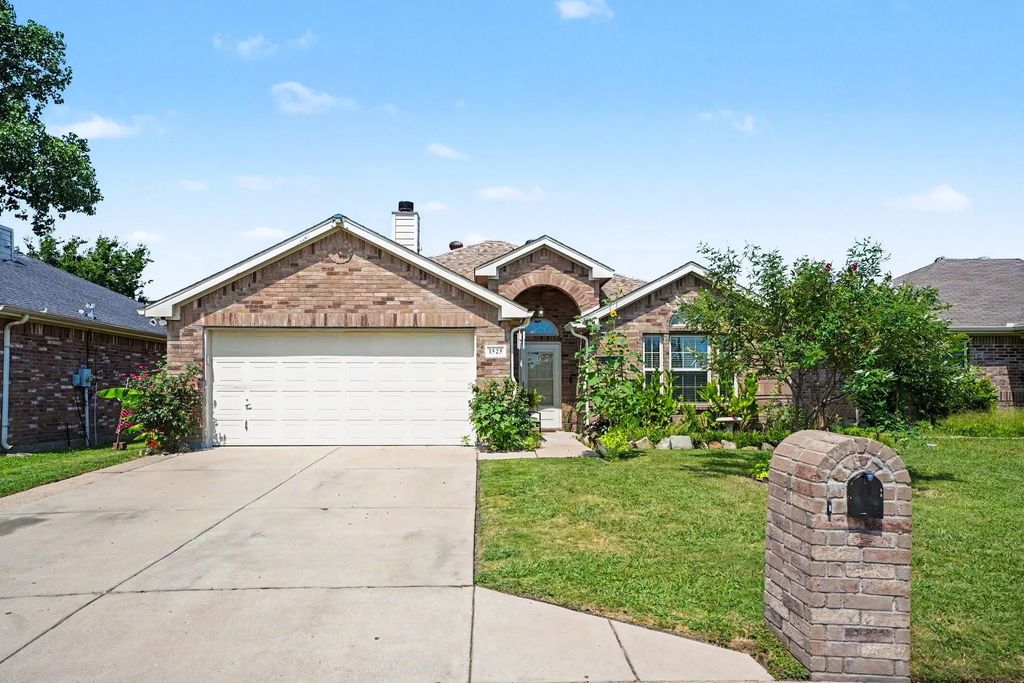 1525 Sams Circle, Royse City