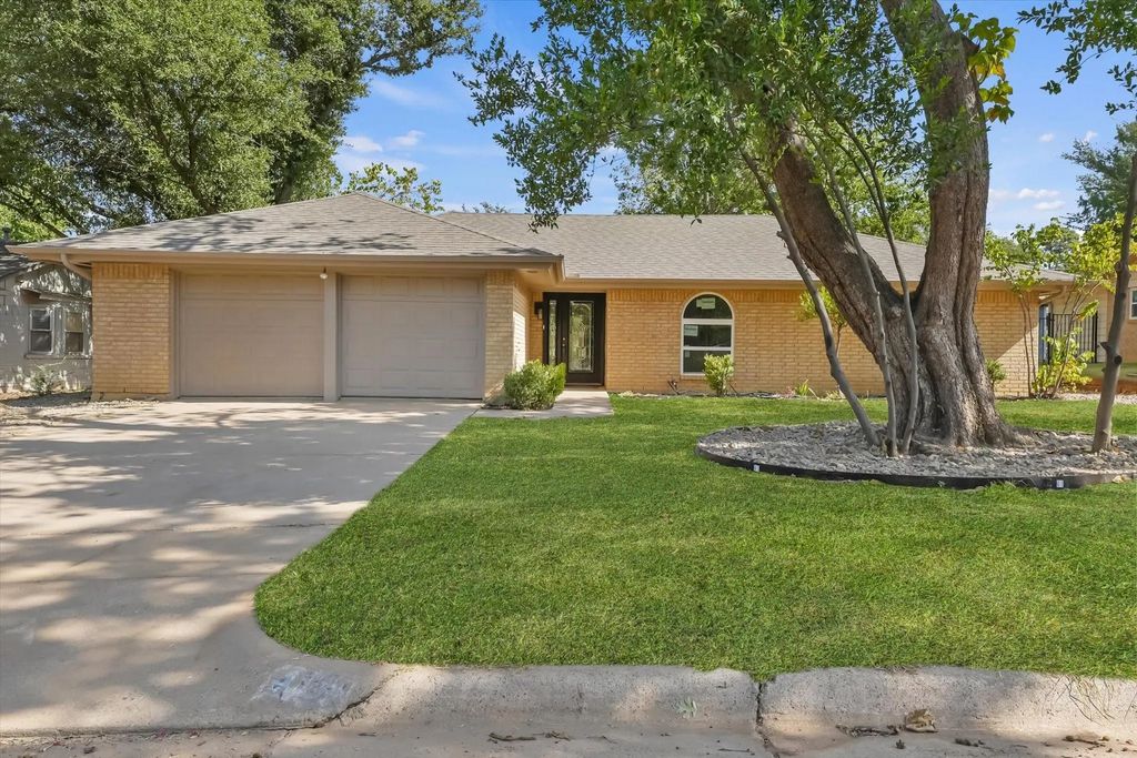 6451 Franwood Terrace, Fort Worth