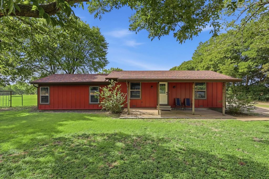 201 Rockett Lane, Pecan Hill
