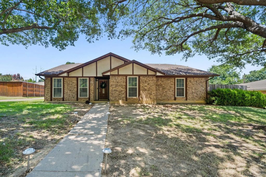 2010 S Arbor Rose Drive, Grand Prairie