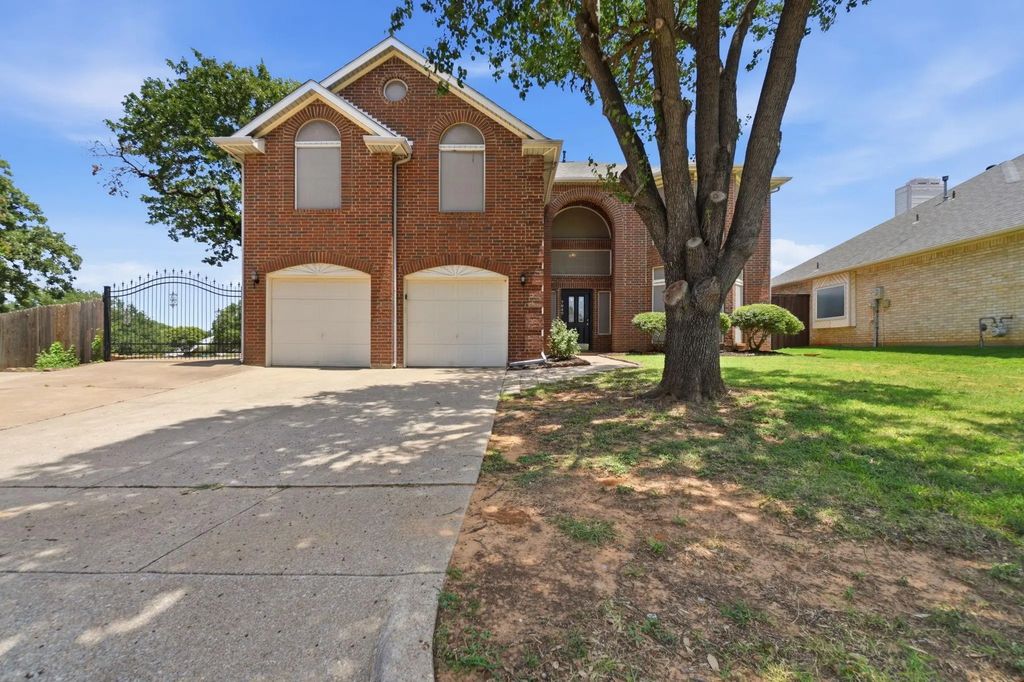 7840 Clover Leaf Drive, North Richland Hills