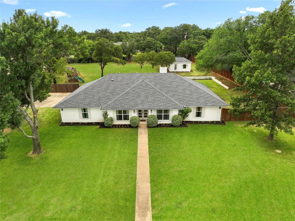 180 Trailing Oaks Drive, Double Oak