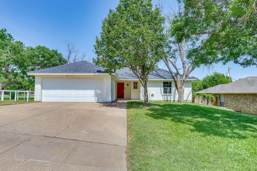912 Blue Ridge Drive, Burleson