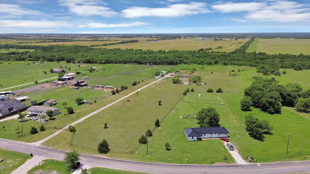 1528 County Road 697, Farmersville