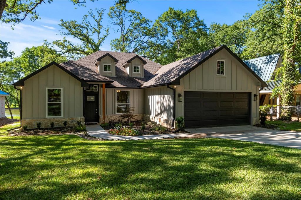 225 Ben Lacy Drive, Gun Barrel City