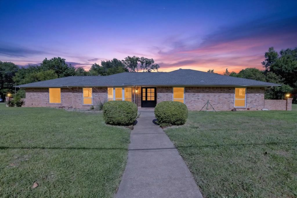 1438 Vicki Lane, Cedar Hill