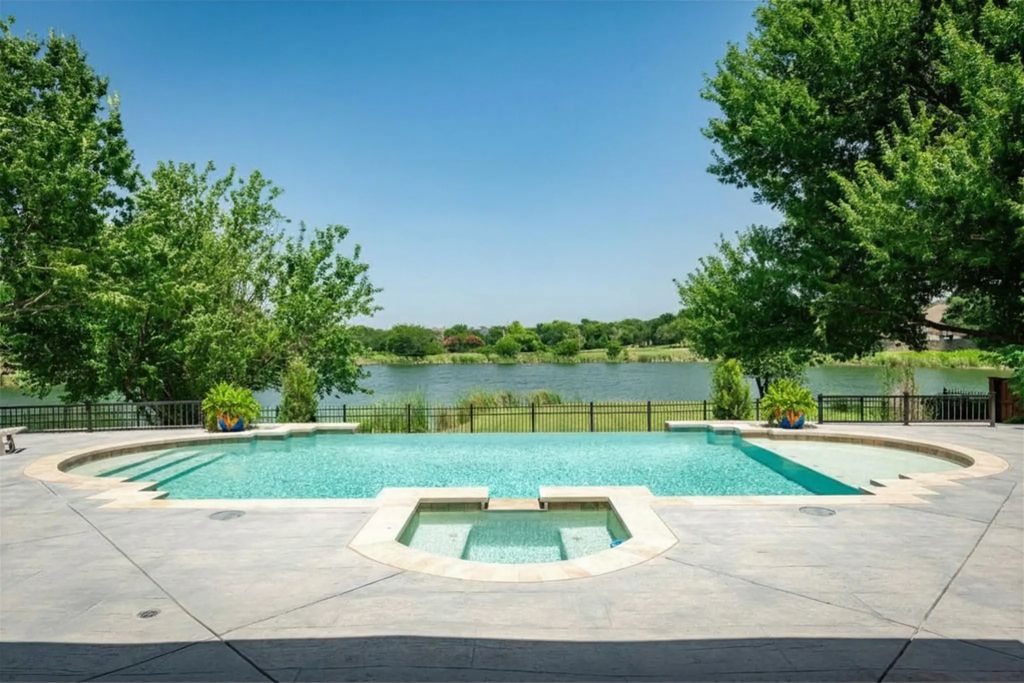 1005 Forest Lake Circle, McKinney