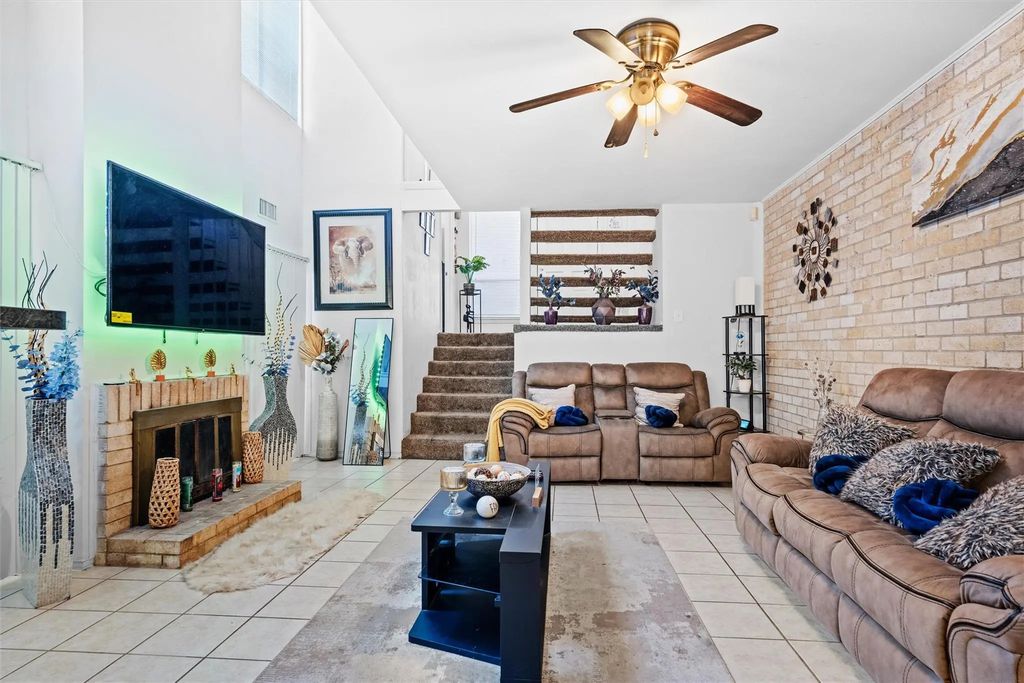 1324 El Camino Real, Euless