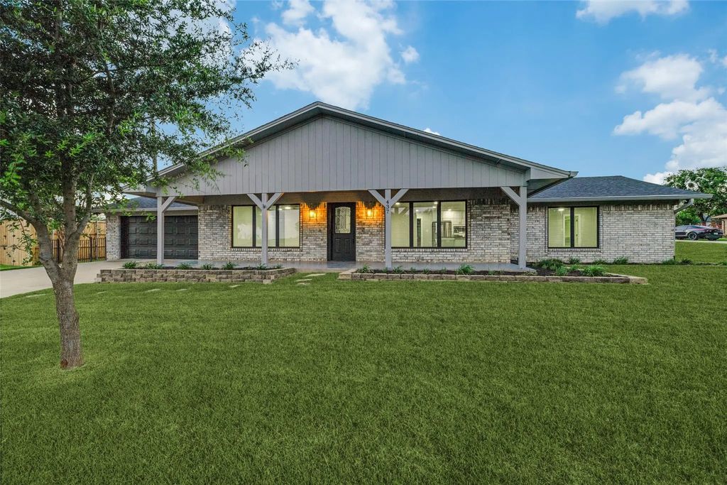 437 Peninsula Drive, Lakewood Village