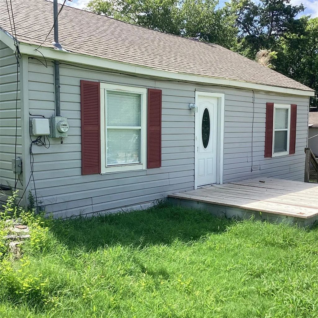 1506 S Travis Street, Denison