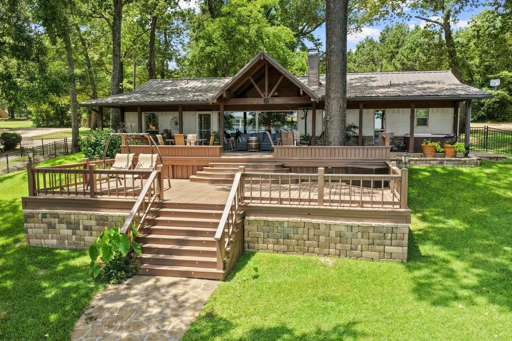 387 County Road 2940, Pittsburg