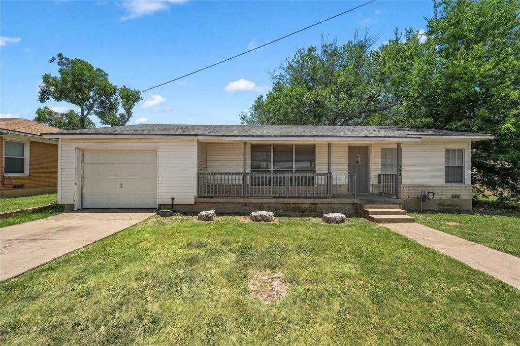 303 Avenue E, Moody