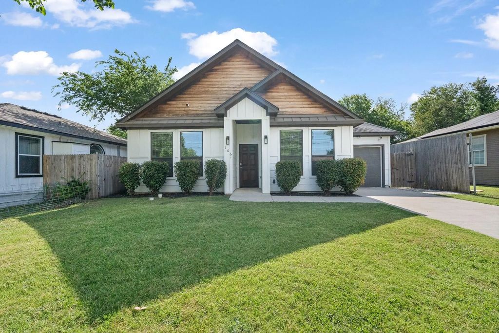 106 1/2 Cook Street, Waxahachie