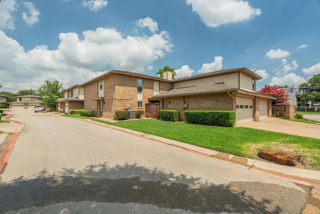 1 Rockwood Circle, Bedford