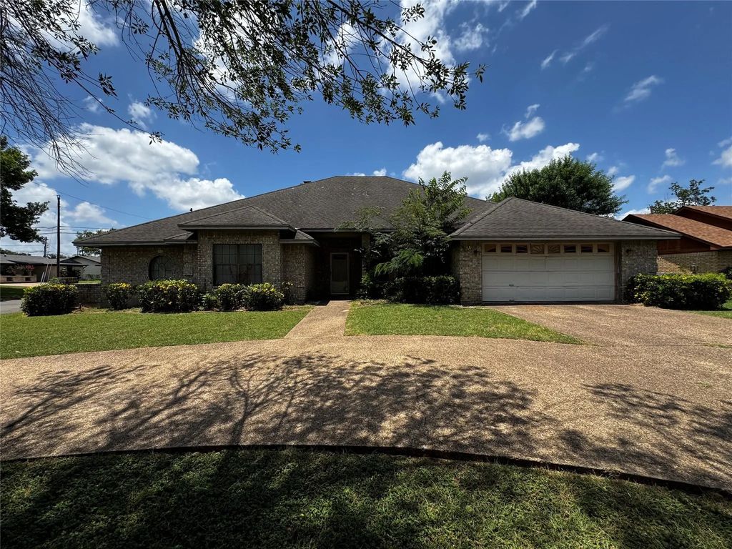 2000 Dan Rowe Street, Waco