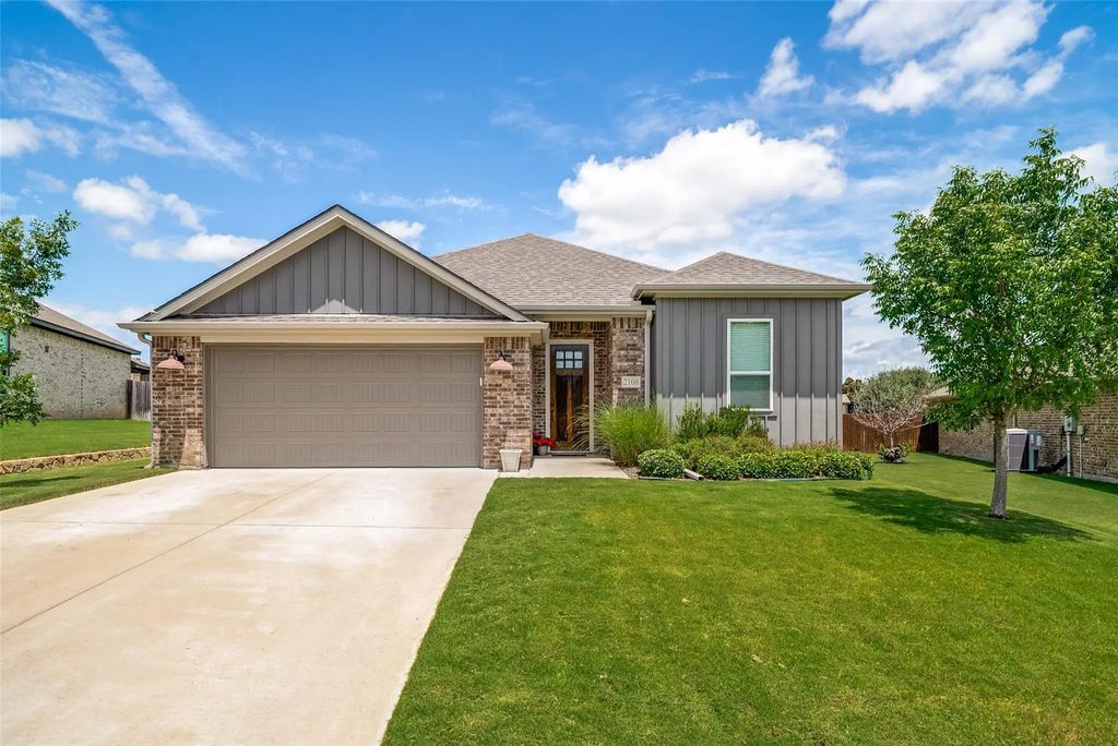 2108 Hill Crest Court, Weatherford