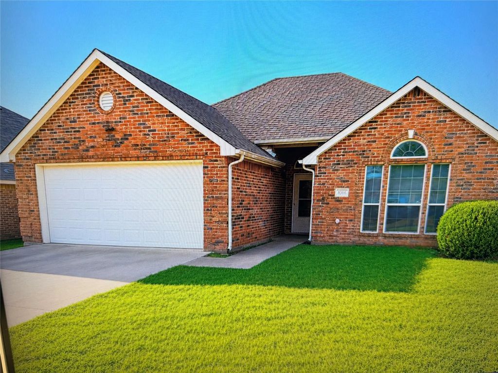 1016 Glenhaven Drive, Hutchins