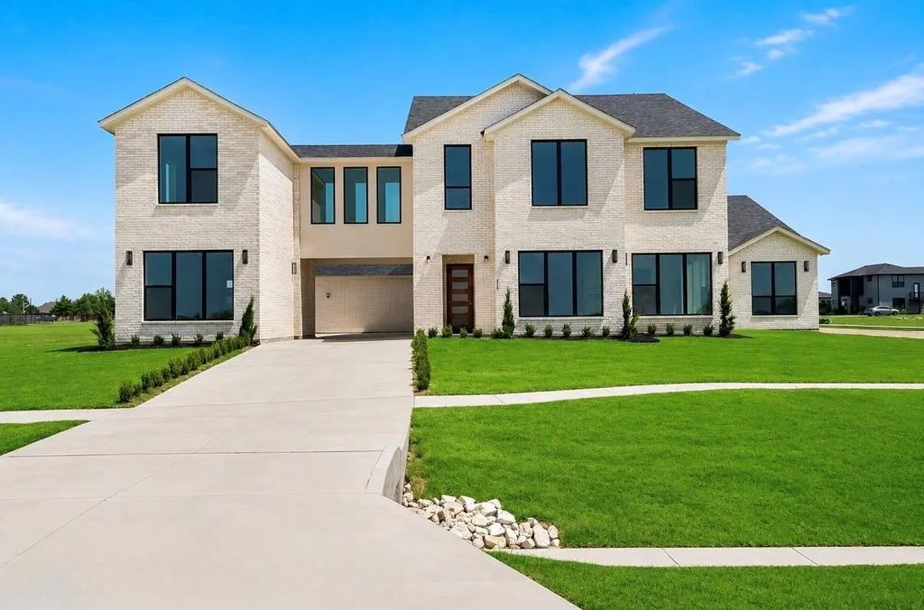 349 Valley Trail, Red Oak