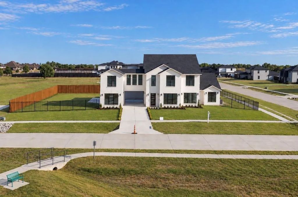 349 Valley Trail, Red Oak