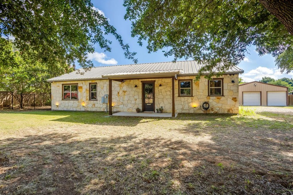 816 Alan Drive, Burleson