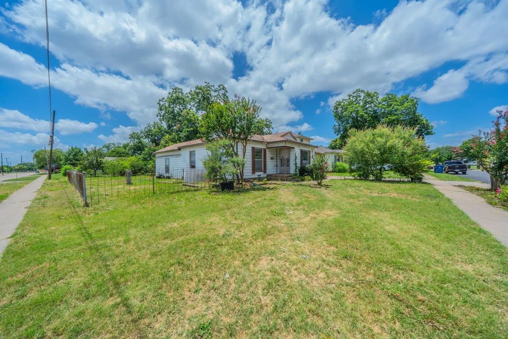 800 Mimosa Drive, Garland