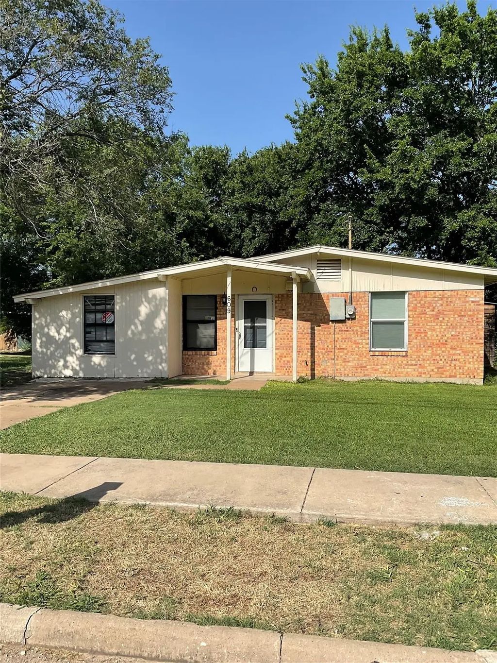 609 S Colbert Avenue, Sherman