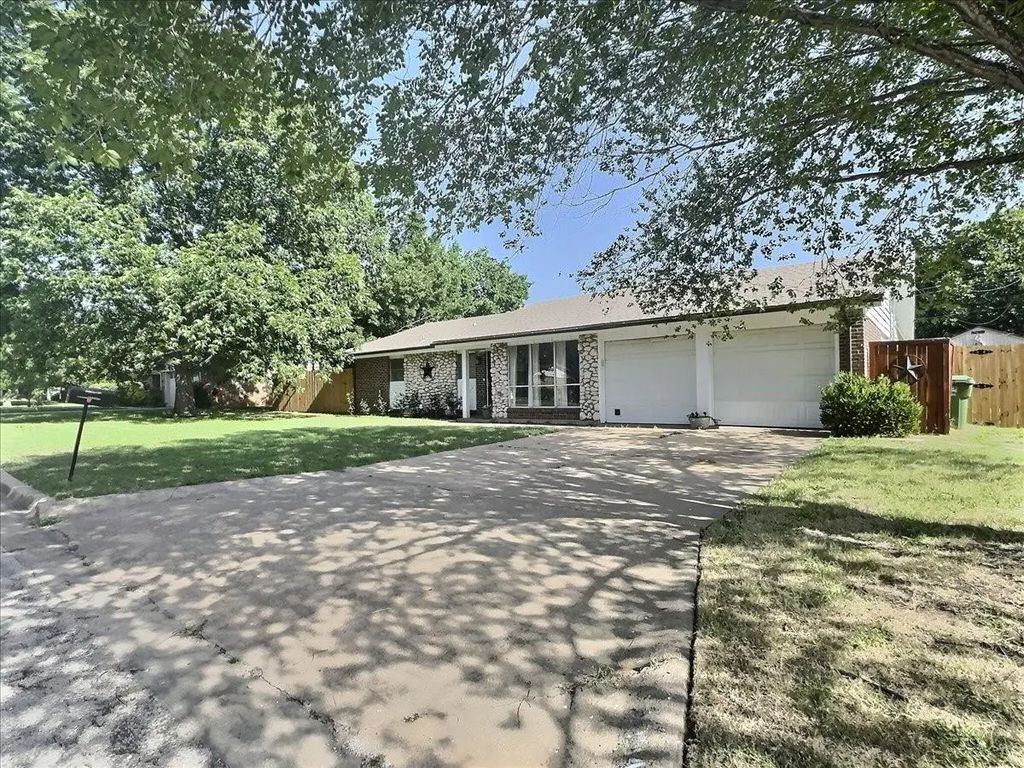 2304 Se 10th, Mineral Wells