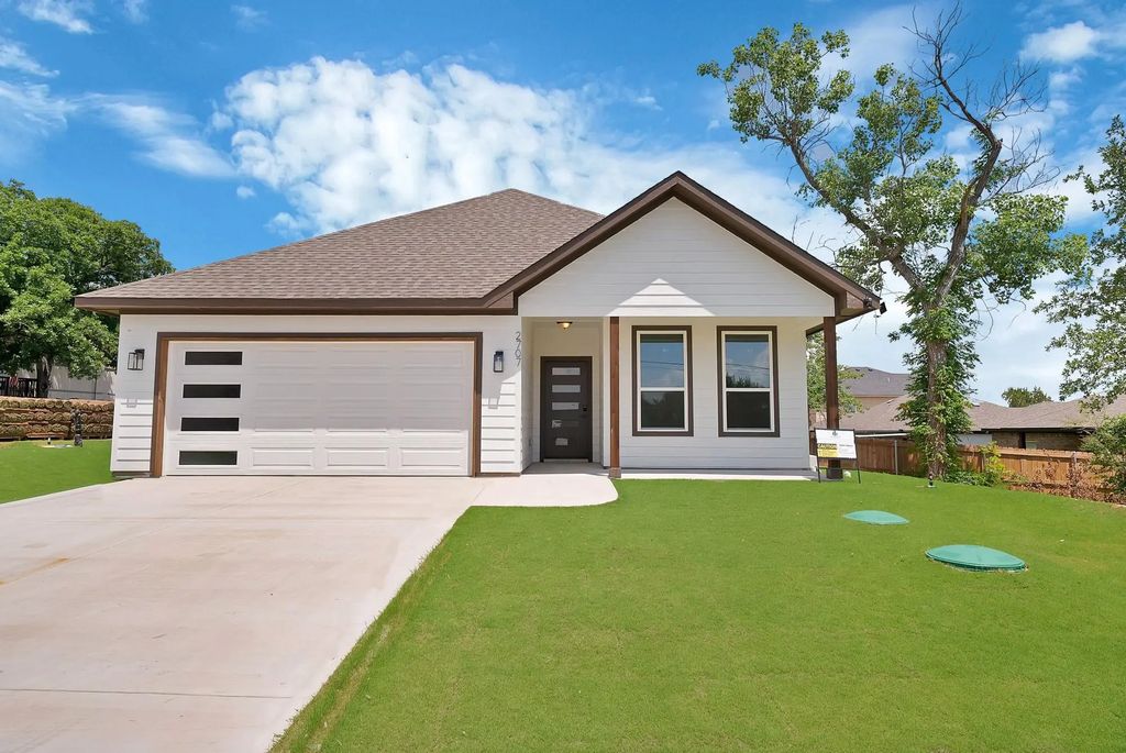 2707 Steepleridge Circle, Granbury