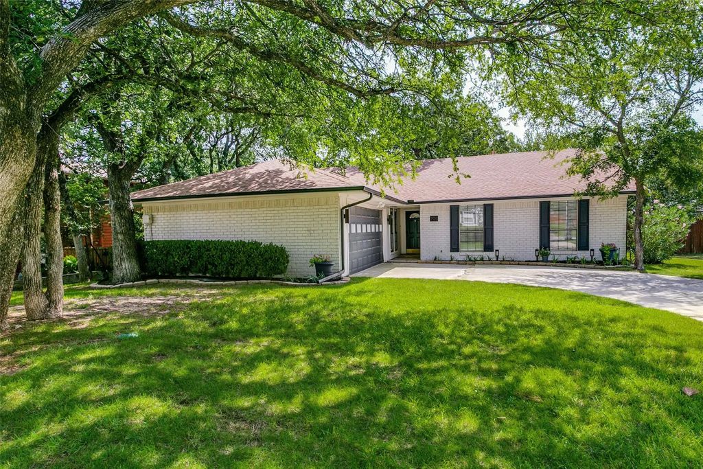 204 Tharp Drive, Highland Village