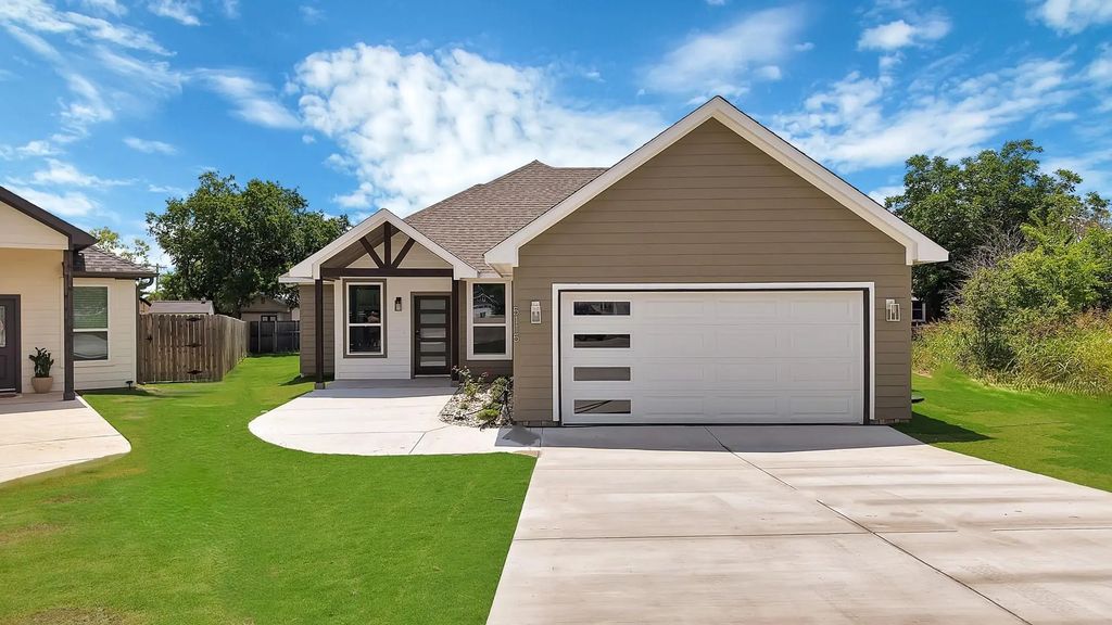 5115 Waterbury Court, Granbury