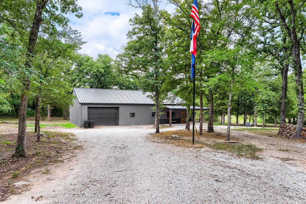 6051 County Road 2297, Quinlan