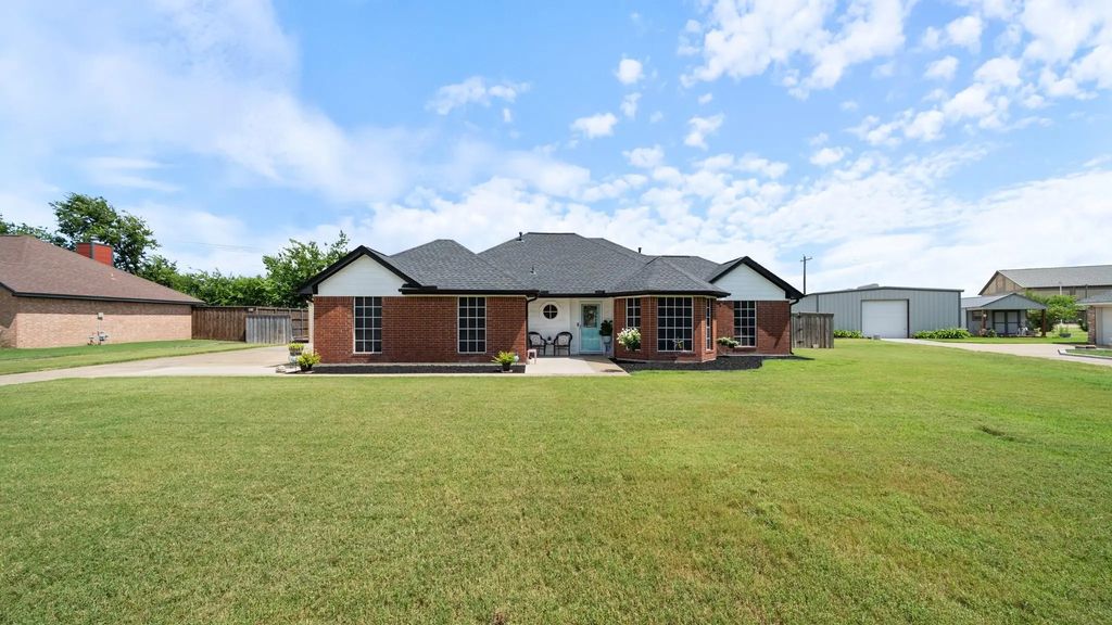 208 Country View Lane, Crandall