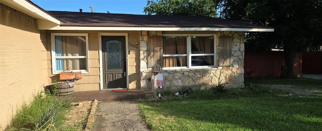 2304 Lakeland Drive, Carrollton