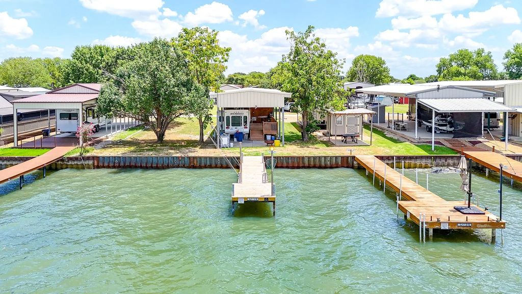 2062 Pelican Isle Drive, Kerens
