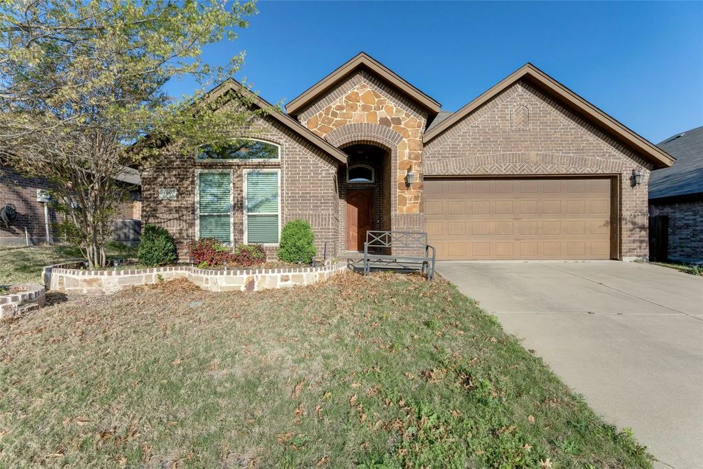6033 Paddlefish Drive, Fort Worth