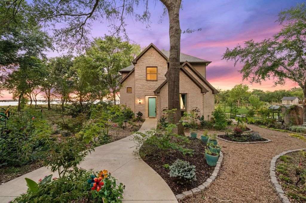 1518 Shoreline Drive, Mabank